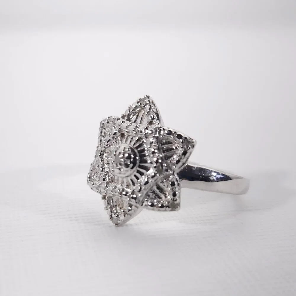 Sterling Silver Star Ring with Diamond Accents Size 7-3/4